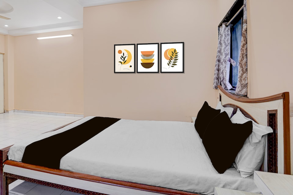SPOT ON Hotel Silver Spoon, Dhule, Dhule