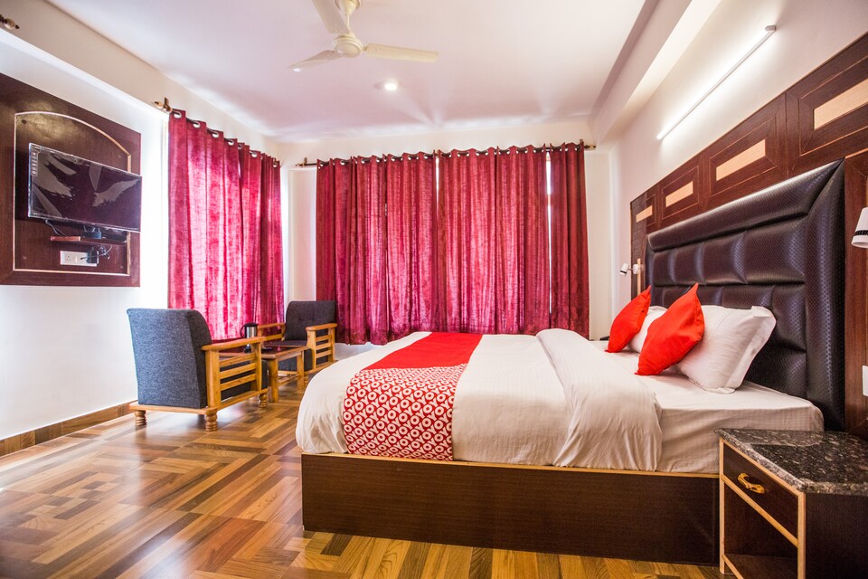 OYO 15074 Neha Regency, Naggar Road, Manali