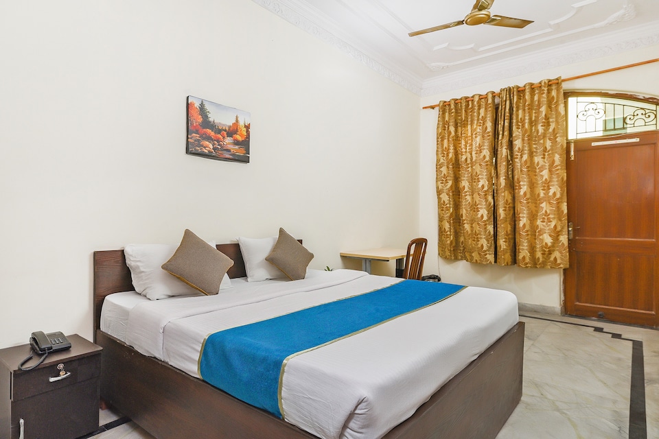 OYO Aman Inn Guest House Near Pvr Ansal Plaza Greater Noida, Greater Noida, Noida