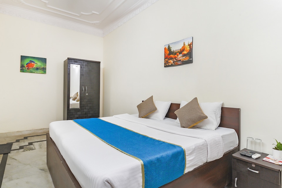 OYO Aman Inn Guest House Near Pvr Ansal Plaza Greater Noida, Greater Noida, Noida