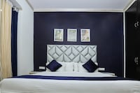 OYO 15081 Vizima Palace