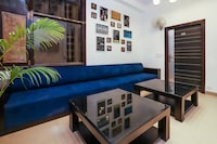 OYO 15081 Vizima Palace