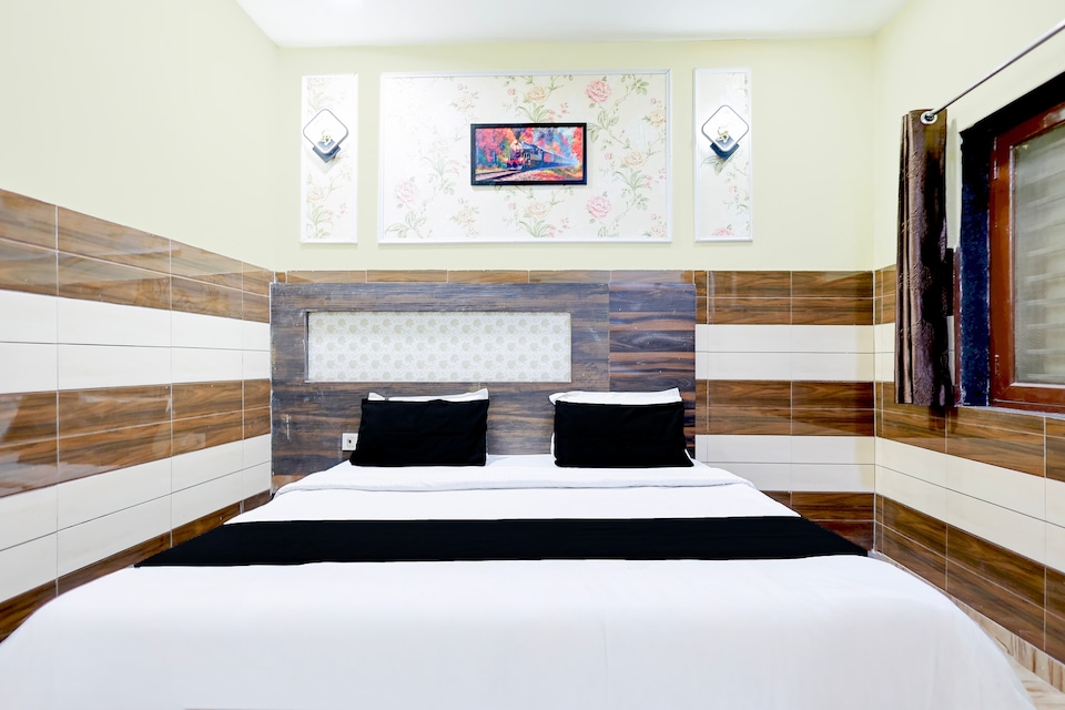 Hotel O The Moksh Hotel, Mathura Station, Mathura