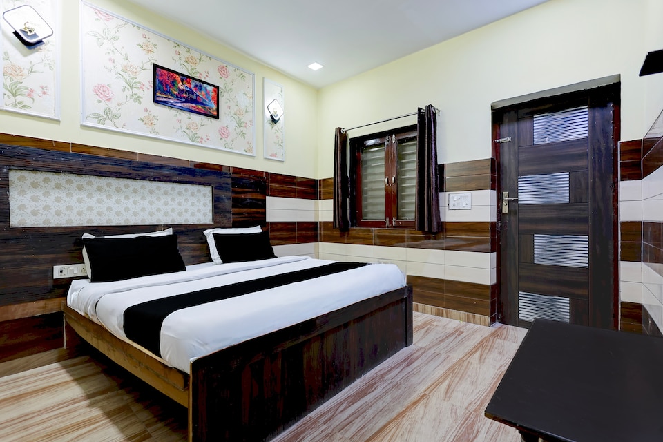 Hotel O The Moksh Hotel, Mathura Station, Mathura
