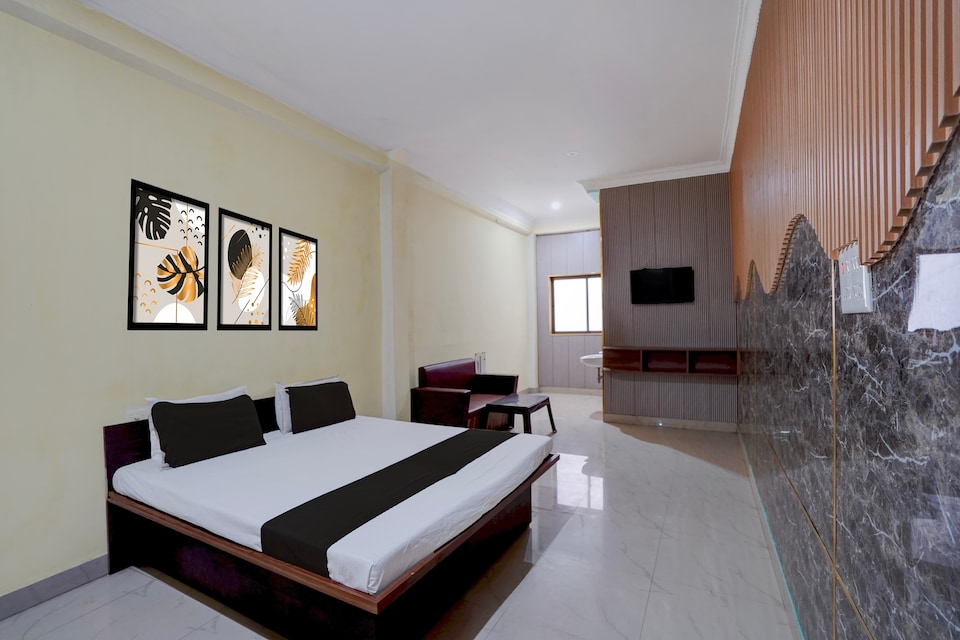 Hotel O Prabhawati , Golghar, Gorakhpur