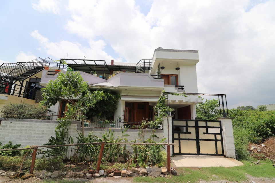 OYO Home 15086 Exotic 2BHK, Dehradun ISBT, Dehradun