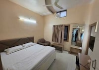 OYO 846024 Sharma Lodge