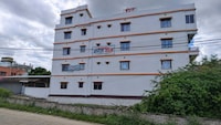 Hotel O Raj