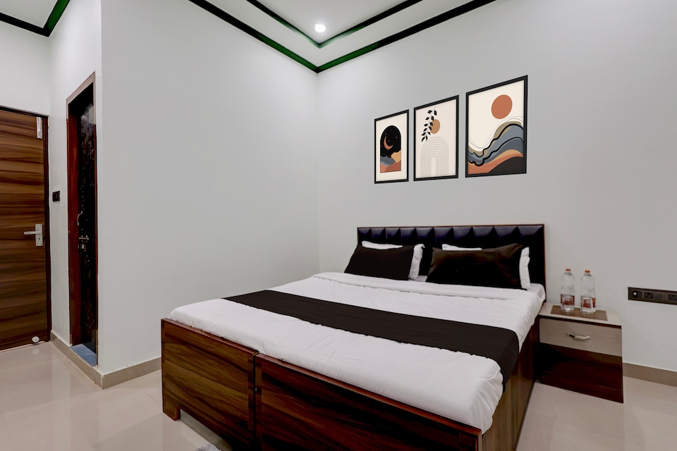 Hotel O Essence Inn, Chowk Allahabad, Prayagraj