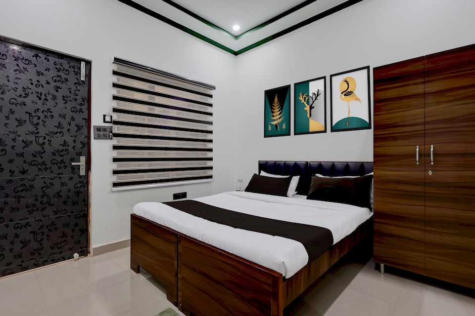 Hotel O Essence Inn, Chowk Allahabad, Prayagraj