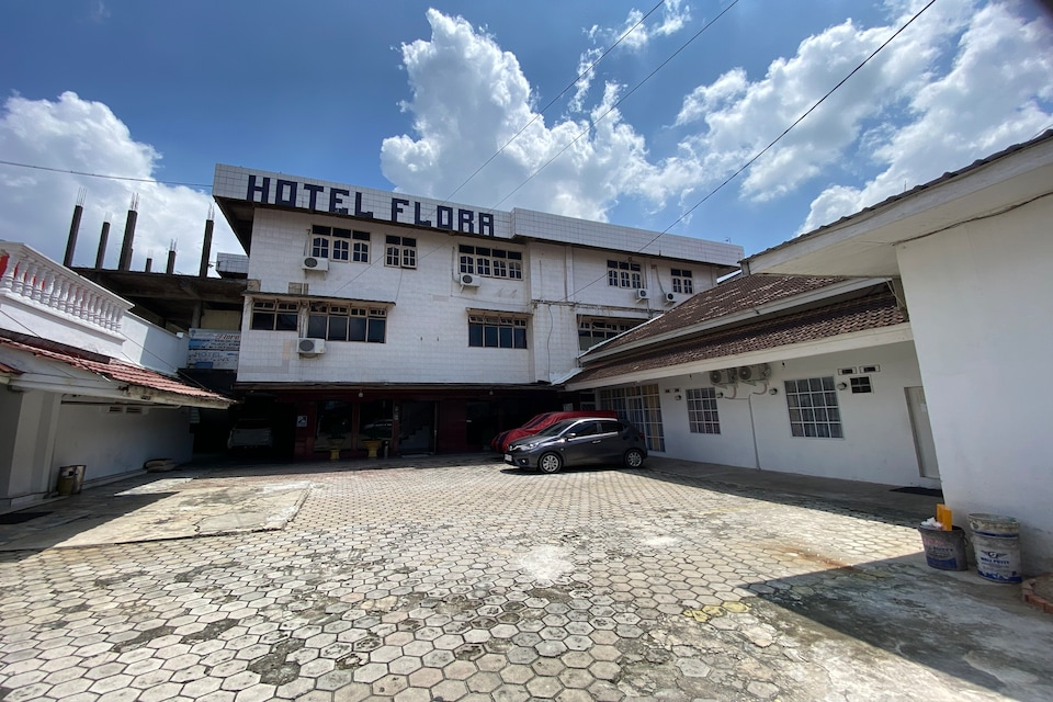 Hotel O near RS Awal Bros Sudirman formerly Flora Hotel, Pekanbaru Kota, Pekanbaru
