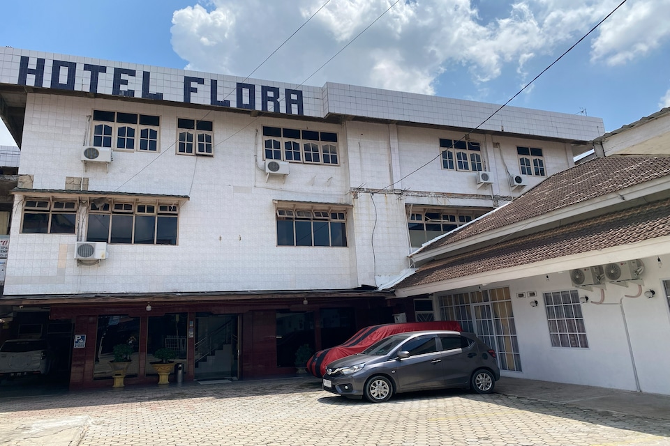 Hotel O near RS Awal Bros Sudirman formerly Flora Hotel, Pekanbaru Kota, Pekanbaru