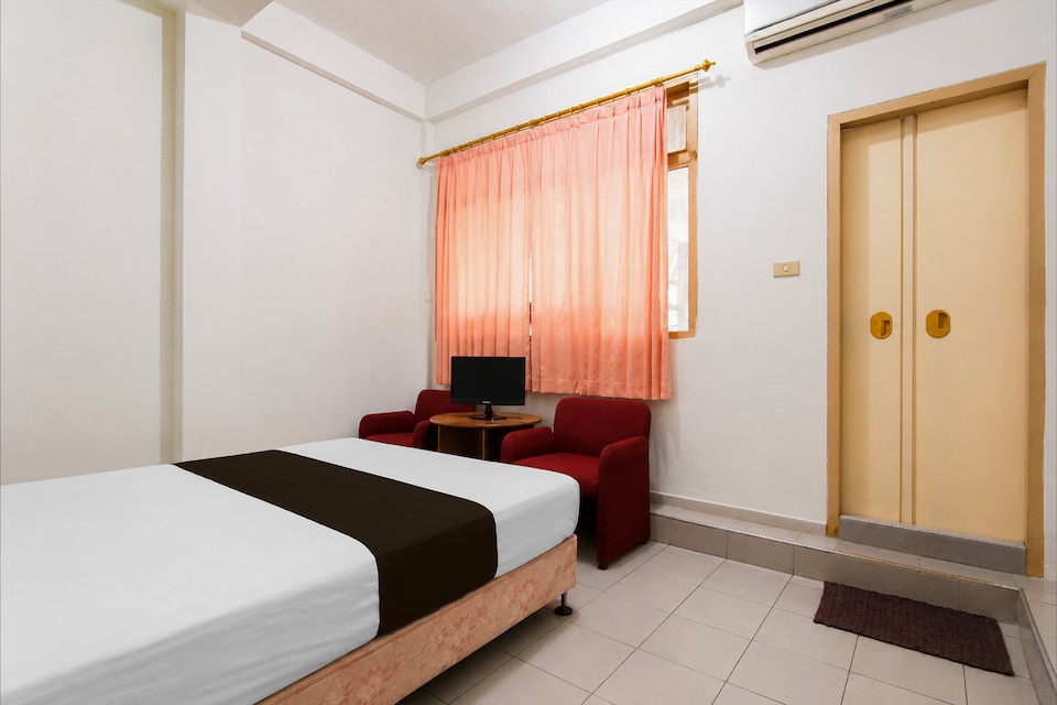 Hotel O near RS Awal Bros Sudirman formerly Flora Hotel, Pekanbaru Kota, Pekanbaru