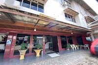 Hotel O near RS Awal Bros Sudirman formerly Flora Hotel