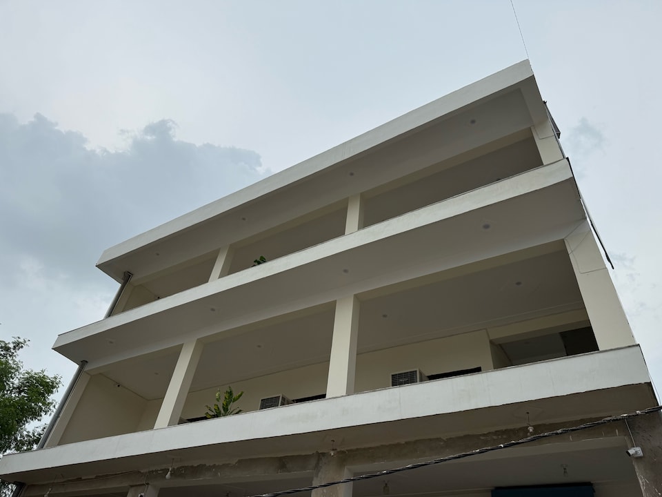 Hotel O Moonlight Residency , Noida Expressway SEZ, Noida