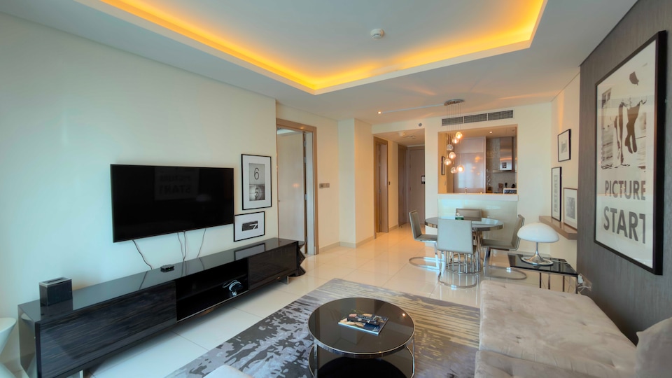 Luxury 1BR at Paramount Residences with Pool Gym & Parking, Jumeirah, Dubai