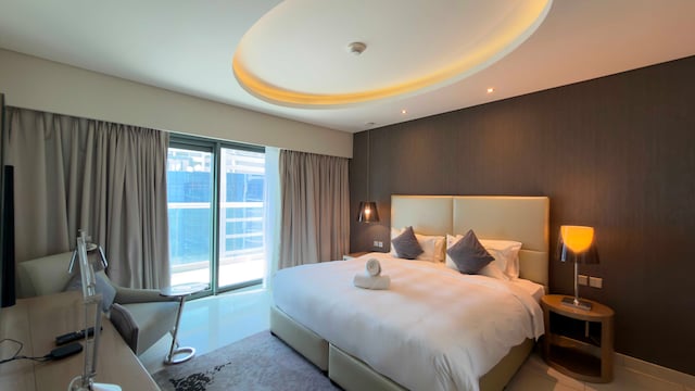 Luxury 1BR at Paramount Residences with Pool Gym & Parking