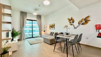 Stylish 1BR Apartment at AKA Residence with Pool Gym & Parking