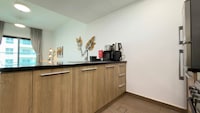 Stylish 1BR Apartment at AKA Residence with Pool Gym & Parking