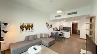 Stylish 1BR Apartment at AKA Residence with Pool Gym & Parking