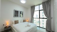 Stylish 1BR Apartment at AKA Residence with Pool Gym & Parking