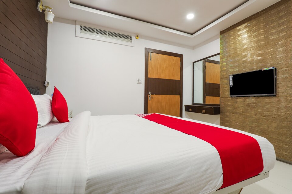OYO 15131 Abinandana Grand, Chandanagar, Hyderabad