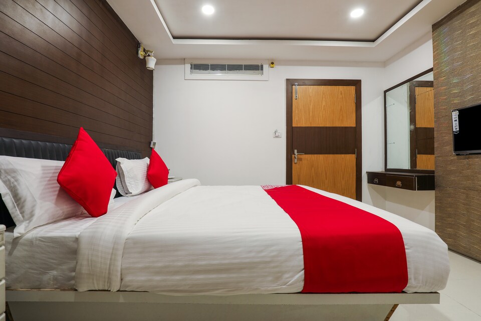 OYO 15131 Abinandana Grand, Chandanagar, Hyderabad