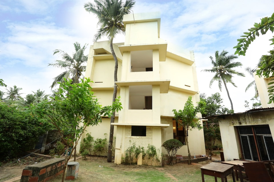 Capital O 15150 Hotel Townhouse Club - Near Airport - Trivandrum, Airport Trivandrum, Trivandrum