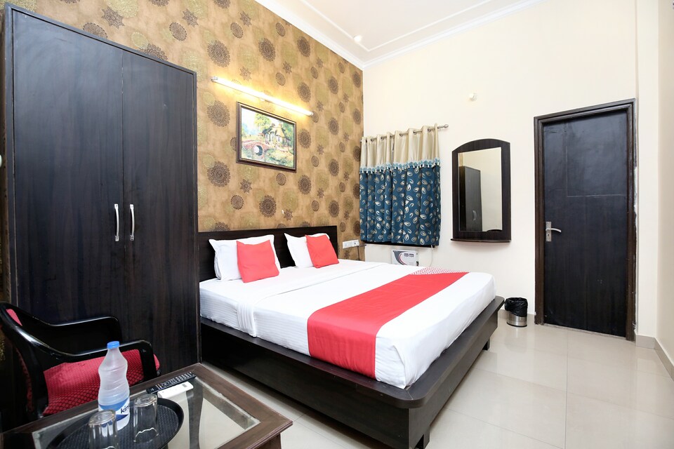 OYO 15160 Hotel Krishnas, Golden Temple Road Amritsar, Amritsar