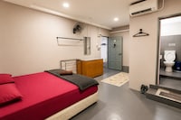 OYO 91361 HR Inn Resthouse Services