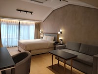  Hotel Samrat