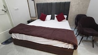Hotel O Rooftop Inn 
