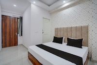 Hotel O Rooftop Inn 