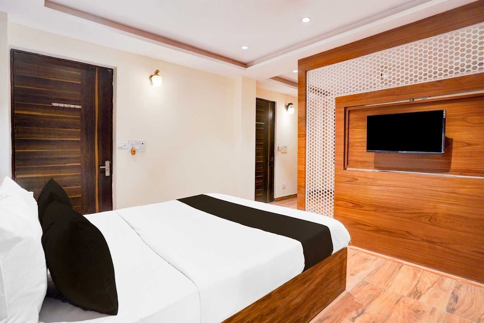 Hotel O Indirapuram Premium , Indirapuram Ghaziabad, Ghaziabad