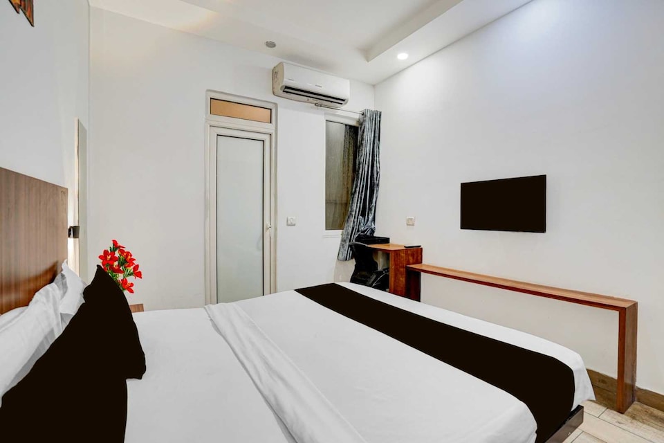 HOTEL O RED TREE, Greater Noida, Noida