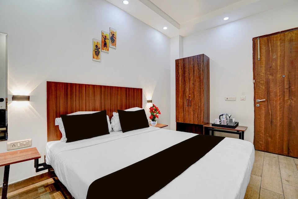 HOTEL O RED TREE, Greater Noida, Noida