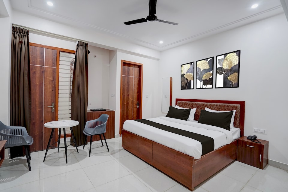 HOTEL O RED TREE, Greater Noida, Noida