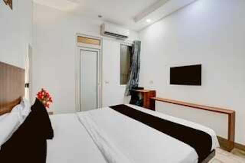 HOTEL O RED TREE, Greater Noida, Noida