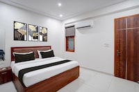 HOTEL O RED TREE