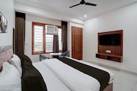 HOTEL O RED TREE