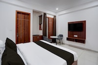 HOTEL O RED TREE