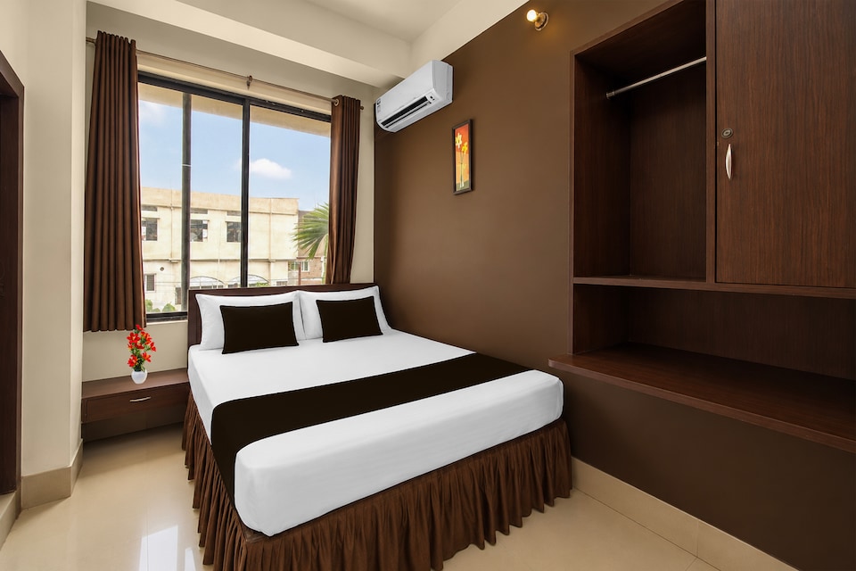 Hotel O Kahilipara Guwahati Formerly Nirvis Grand, ISBT Guwahati, Guwahati
