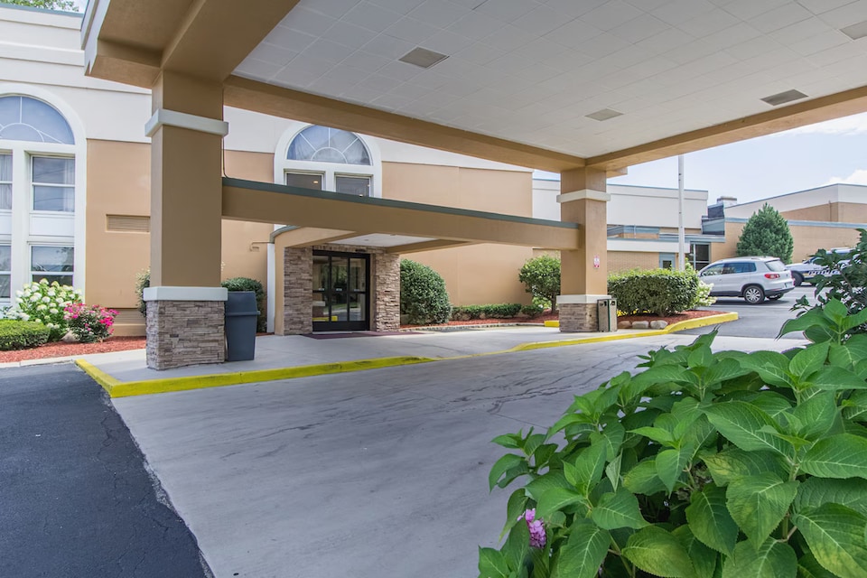 OYO Greenridge Hotel, C43410, Cleveland OH