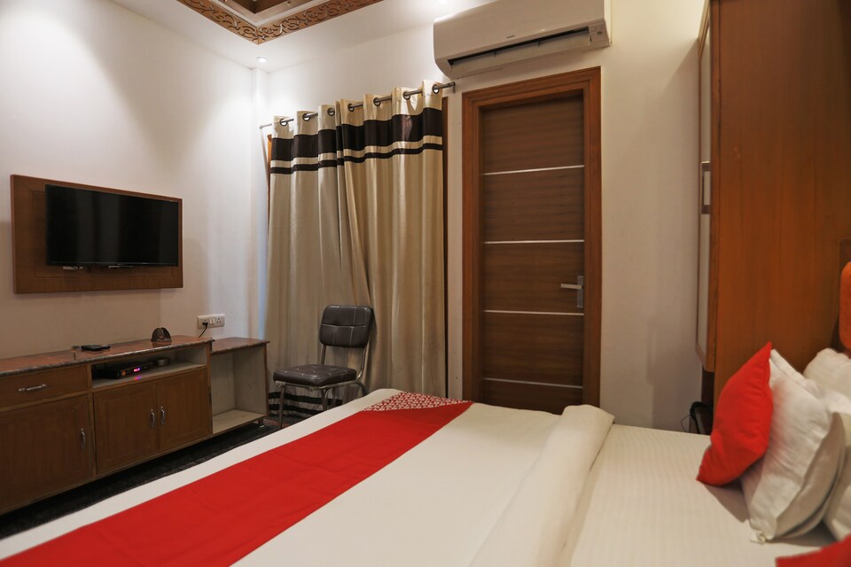 OYO R.j. Residency, Noida City Metro, Noida
