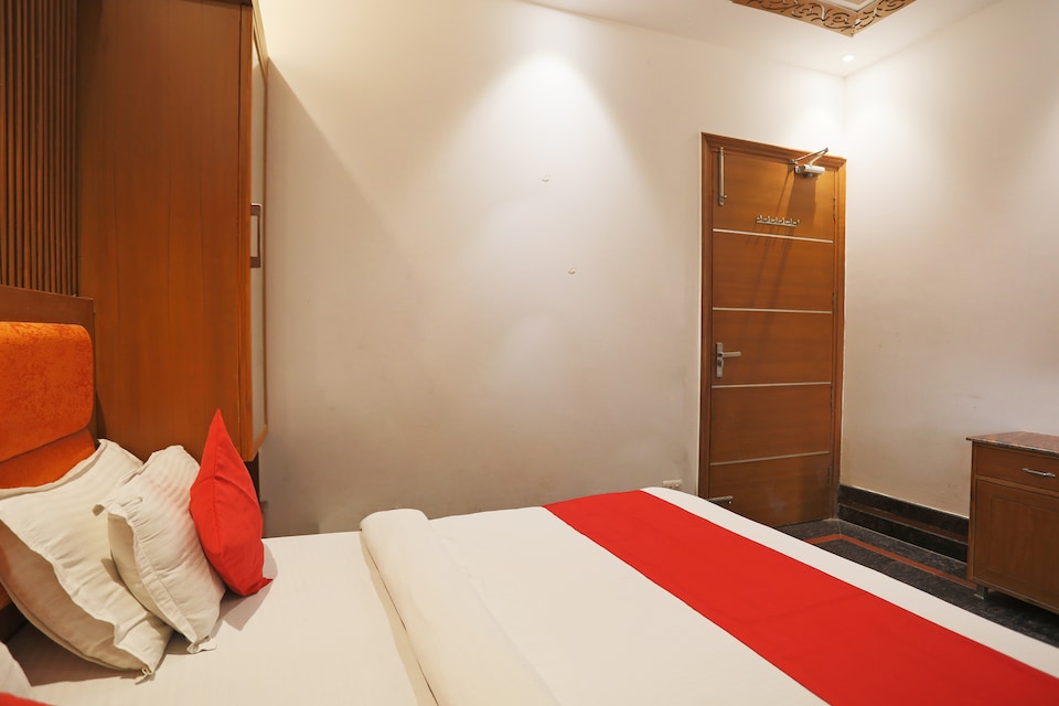 OYO R.j. Residency, Noida City Metro, Noida