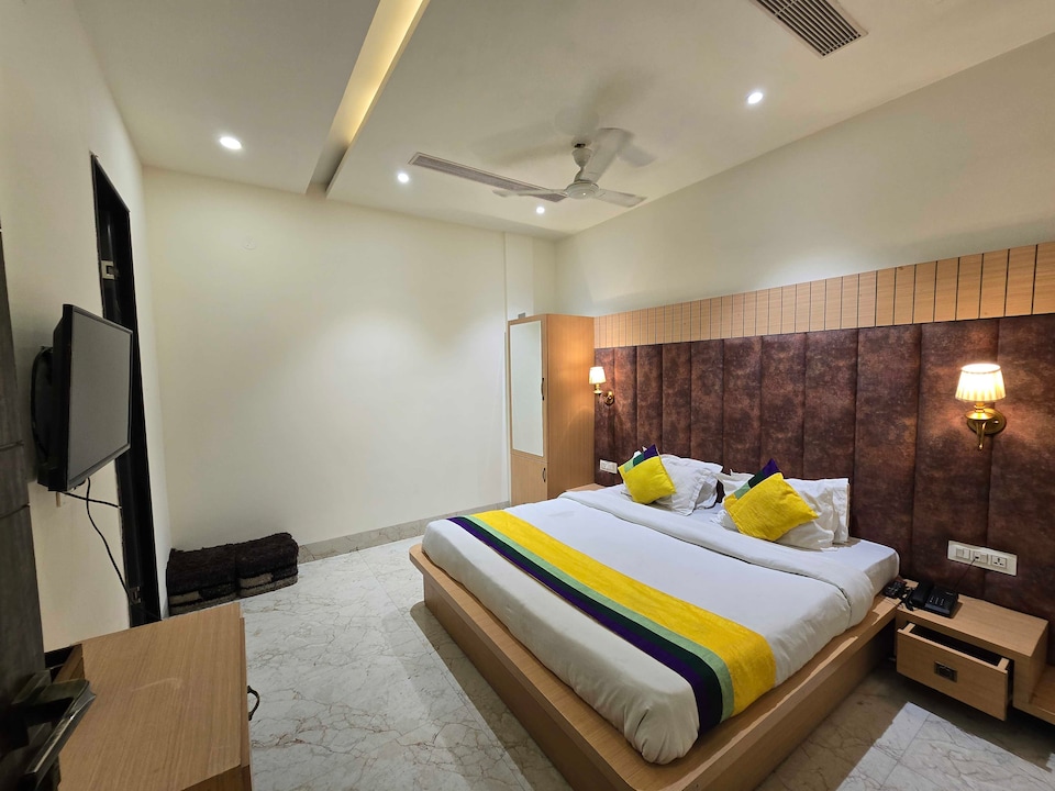 Hotel O 4s niwas, Golden Temple Road Amritsar, Amritsar