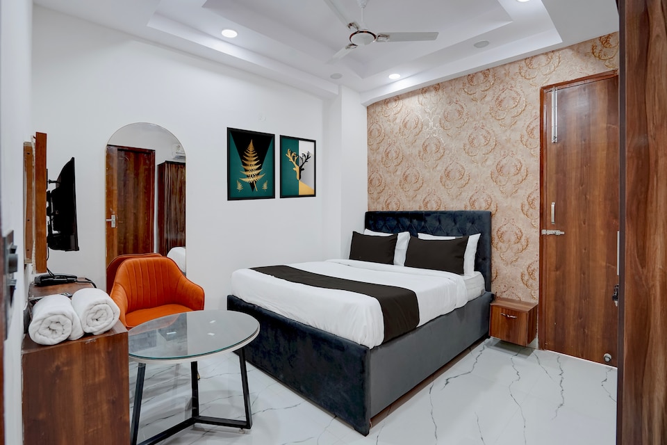 Hotel Aroha A Corporate Suites Near Botanical Garden Metro Station, Noida City, Noida