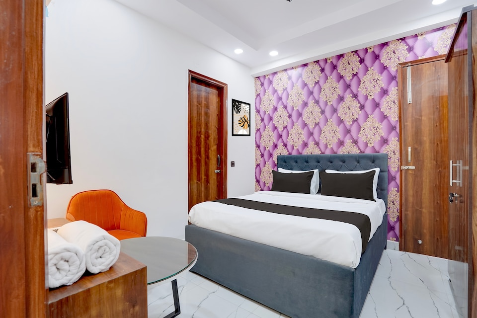 Hotel Aroha A Corporate Suites Near Botanical Garden Metro Station, Noida City, Noida
