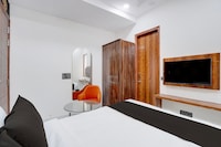 Hotel Aroha A Corporate Suites Near Botanical Garden Metro Station