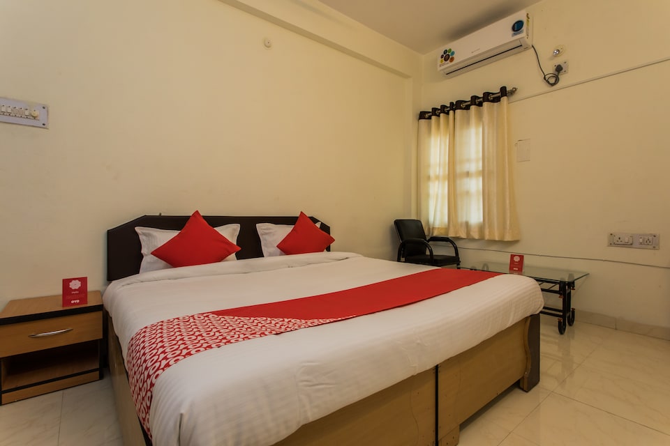 OYO 15195 Mayra the hill top, Rau, Indore